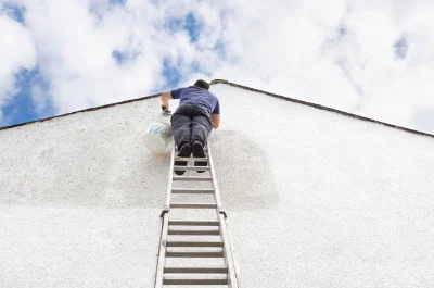 Peinture extérieure à Servais — façades et ravalement